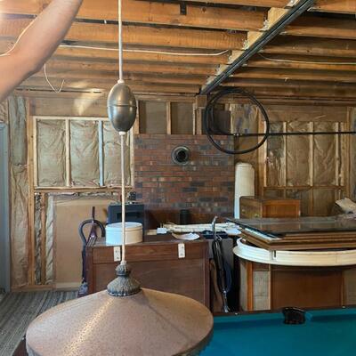 VINTAGE RETRACTABLE LIGHT FIXTURE