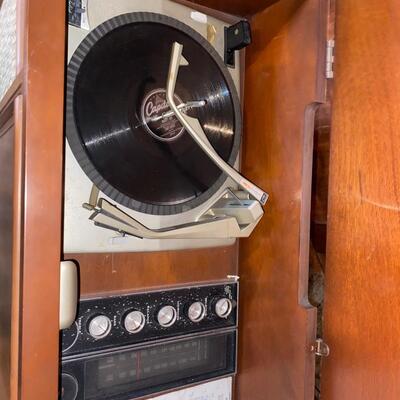 VINTAGE RECORD PLAYER