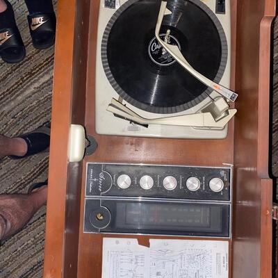 VINTAGE RECORD PLAYER