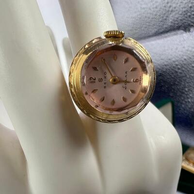 Woman's watches and money clip