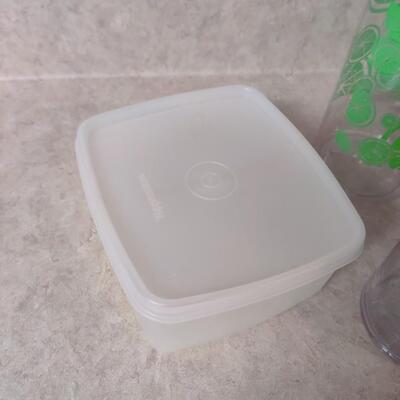 KITCHEN PLASTIC STORAGE CONTAINERS LOT