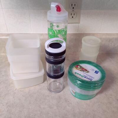 KITCHEN PLASTIC STORAGE CONTAINERS LOT