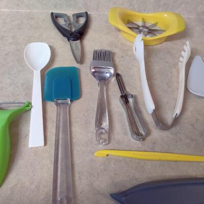 KITCHEN UTENSILS LOT #2