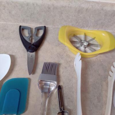 KITCHEN UTENSILS LOT #2