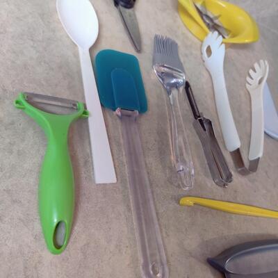 KITCHEN UTENSILS LOT #2