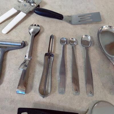 KITCHEN UTENSIL LOT #3