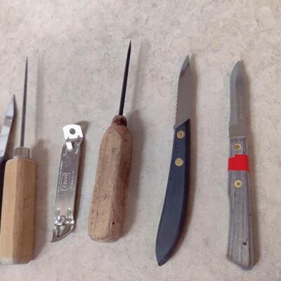 KITCHEN KNIVES AND MORE LOT