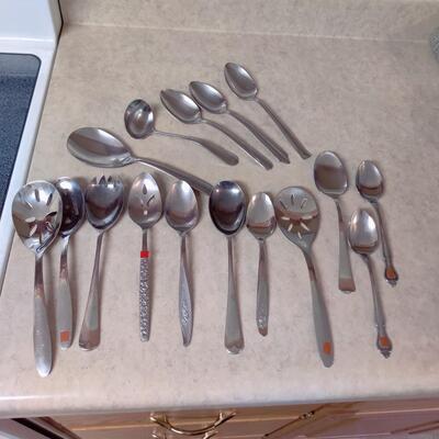 KITCHEN SERVING SPOONS LOT