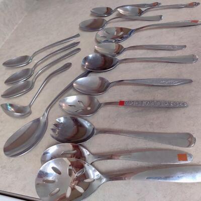 KITCHEN SERVING SPOONS LOT