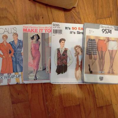 VINTAGE VARIETY OF PATTERNS LOT