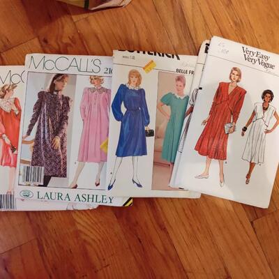 VINTAGE MATERNITY PATTERNS LOT