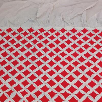 VINTAGE HAND SEWN QUILT WITH HANGING SIDES