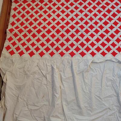VINTAGE HAND SEWN QUILT WITH HANGING SIDES