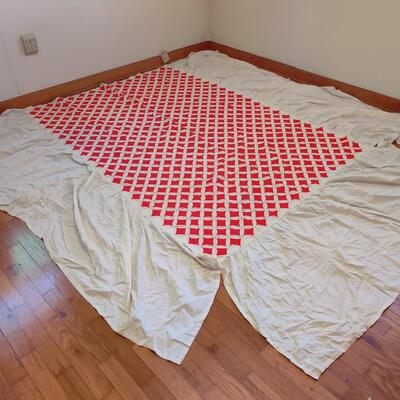 VINTAGE HAND SEWN QUILT WITH HANGING SIDES