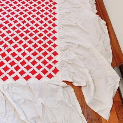 VINTAGE HAND SEWN QUILT WITH HANGING SIDES