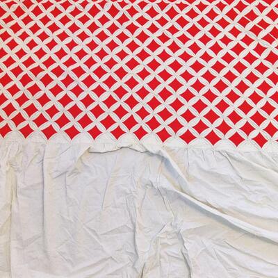 VINTAGE HAND SEWN QUILT WITH HANGING SIDES
