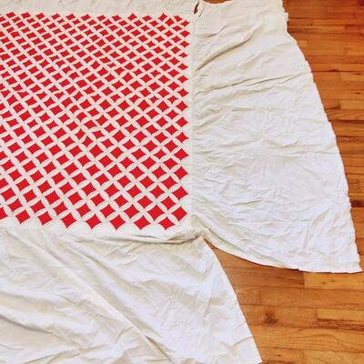 VINTAGE HAND SEWN QUILT WITH HANGING SIDES