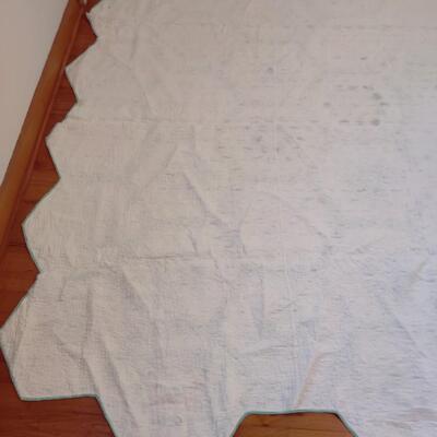 VINTAGE HAND SEWN GRANDMOTHER'S FLOWER GARDEN QUILT