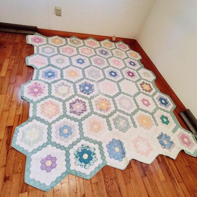 VINTAGE HAND SEWN GRANDMOTHER'S FLOWER GARDEN QUILT
