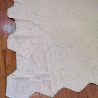 VINTAGE HAND SEWN GRANDMOTHER'S FLOWER GARDEN QUILT