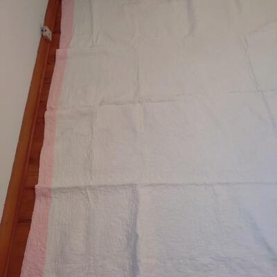 VINTAGE HAND SEWN DRESDEN PLATE PATTERN QUILT
