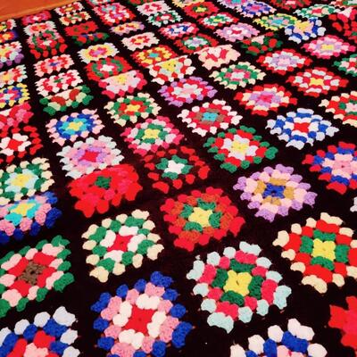 BEAUTIFUL VINTAGE AFGHAN GRANNY SQUARE PATTERN