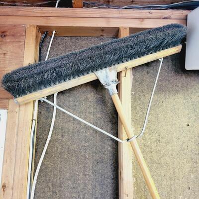 LONG HANDLED PUSH BROOM