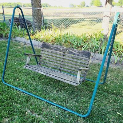 NICE STATIONARY PORCH SWING