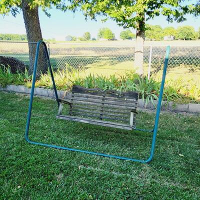 NICE STATIONARY PORCH SWING