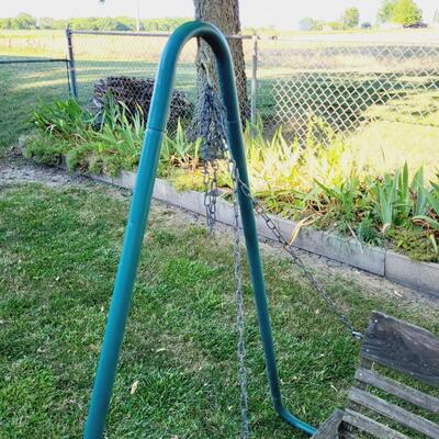 NICE STATIONARY PORCH SWING