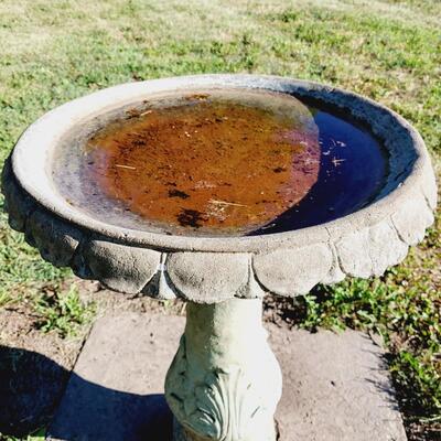 NICE SCALLOPED CONCRETE BIRD BATH