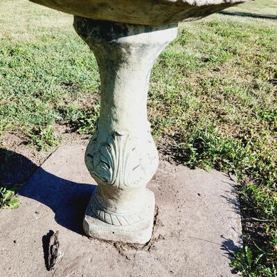 NICE SCALLOPED CONCRETE BIRD BATH