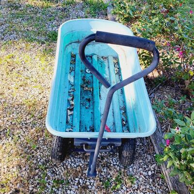 GORILLA PLASTIC OUTDOOR WAGON