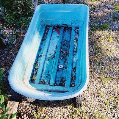 GORILLA PLASTIC OUTDOOR WAGON