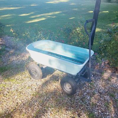 GORILLA PLASTIC OUTDOOR WAGON