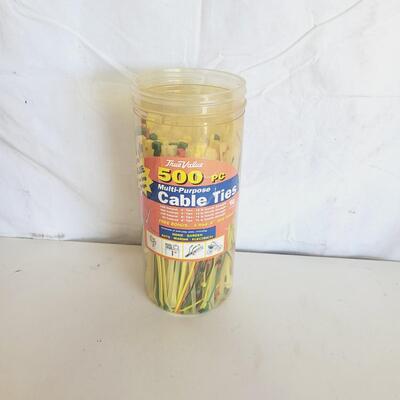 PLASTIC CONTAINER OF ZIP TIES
