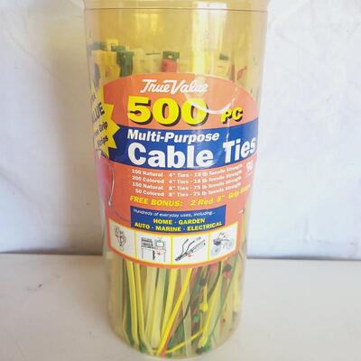 PLASTIC CONTAINER OF ZIP TIES