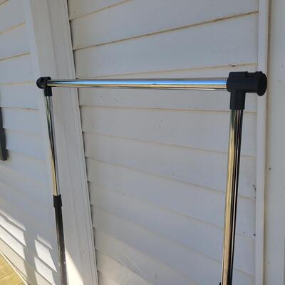 PLASTIC & ALUMINUM PORTABLE CLOTHING RACK