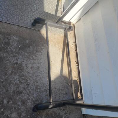 PLASTIC & ALUMINUM PORTABLE CLOTHING RACK