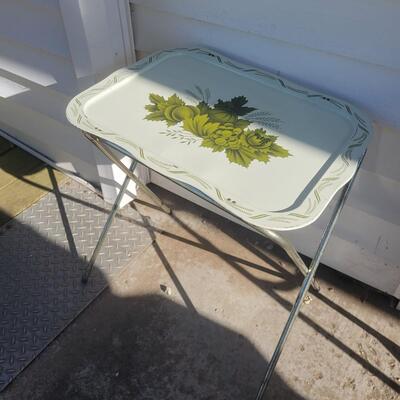 VINTAGE DECORATED METAL TRAY