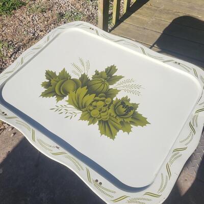 VINTAGE DECORATED METAL TRAY
