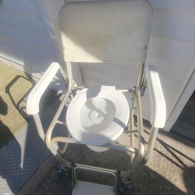 NICE SHOWER CHAIR & COMMODE