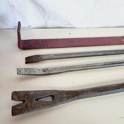 LARGE BUNDLE OF METAL NAIL PULLERS