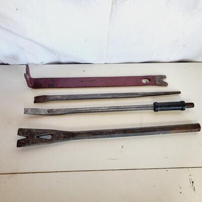 LARGE BUNDLE OF METAL NAIL PULLERS