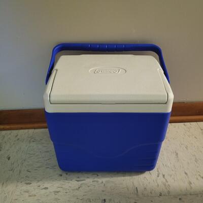 COLEMAN 9 QUART PORTABLE CHEST