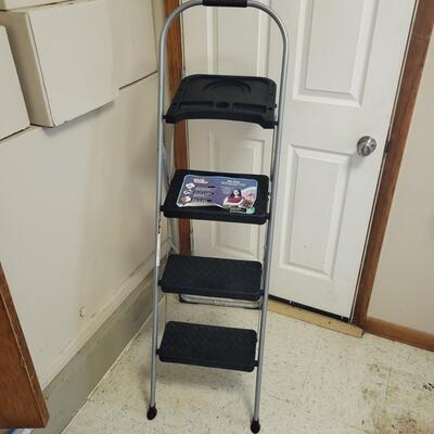BIG STEP FOLDING STEP STOOL W/ PROJECT TRAY