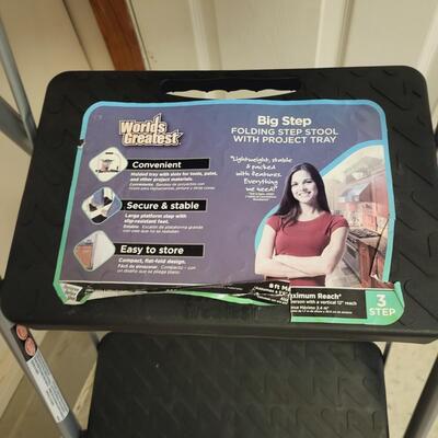 BIG STEP FOLDING STEP STOOL W/ PROJECT TRAY