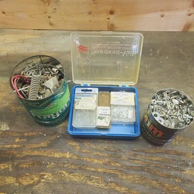 LARGE BUNDLE OF SCREWS & GARAGE METAL