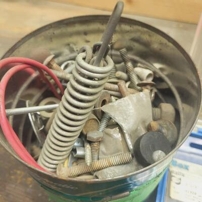 LARGE BUNDLE OF SCREWS & GARAGE METAL