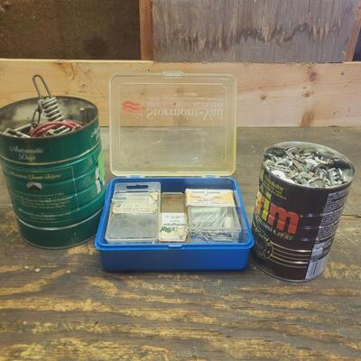 LARGE BUNDLE OF SCREWS & GARAGE METAL